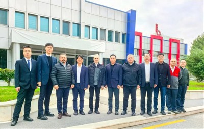 Li Hanyang dẫn đầu một nhóm đến thăm khách hàng cốt lõi ở Châu Âu và Mông Cổ